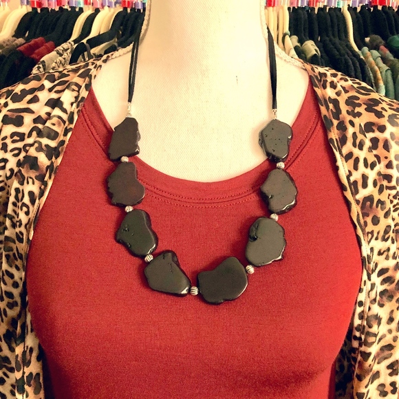 Chunky Beads Single Layer Necklace - 6 colors - Picture 3 of 6